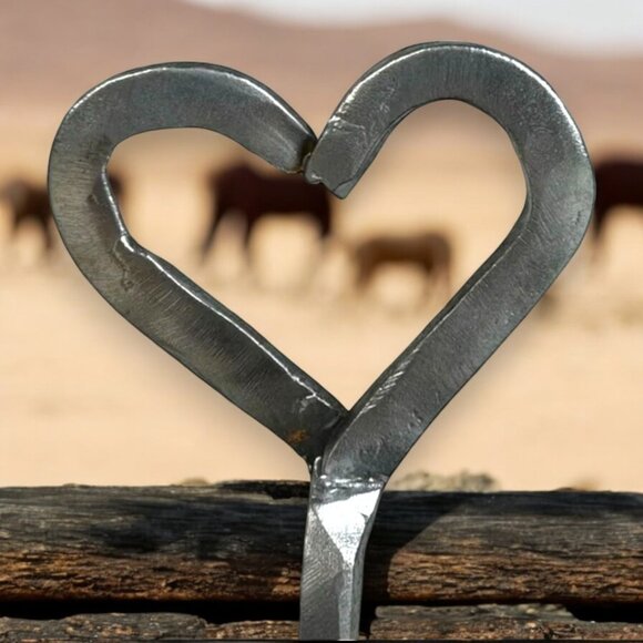 GyspyCwboy Original Handmade Horseshoe Heart - Picture 7 of 8